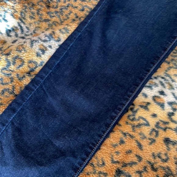 Levis pull on style dark wash skinny/straight jeans - Picture 3 of 7
